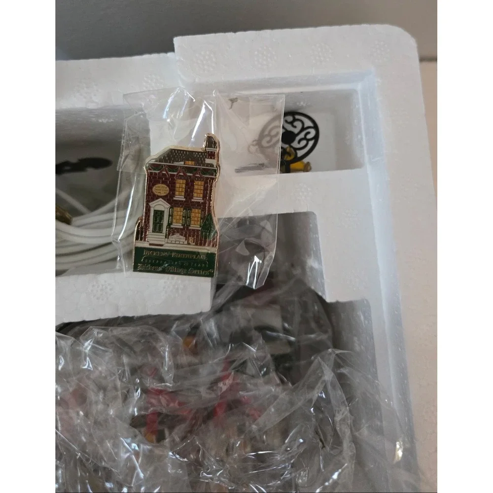 Department 56‎ Dickens' Birthplace Special Edition Dickens Village w Pin dept 56
